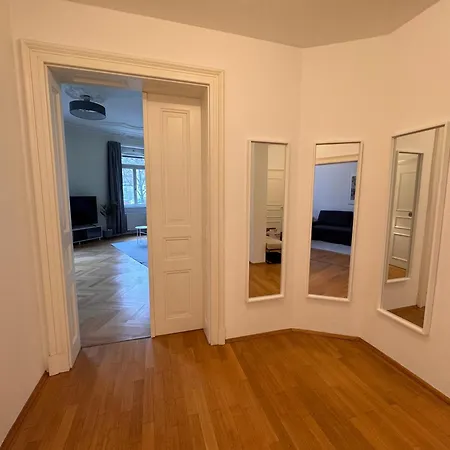 Modernes Hochparterre Im Waldstrassenviertel