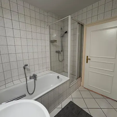 Modernes Hochparterre Im Waldstrassenviertel Апартаменты *