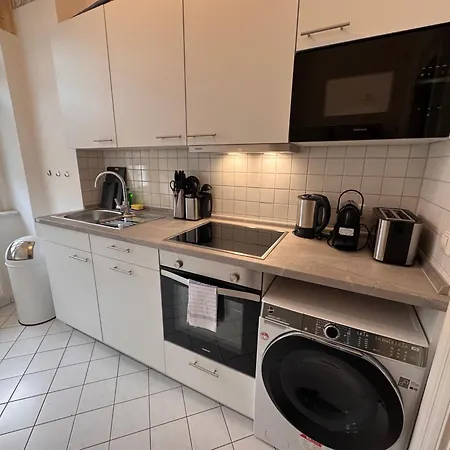 Modernes Hochparterre Im Waldstraßenviertel